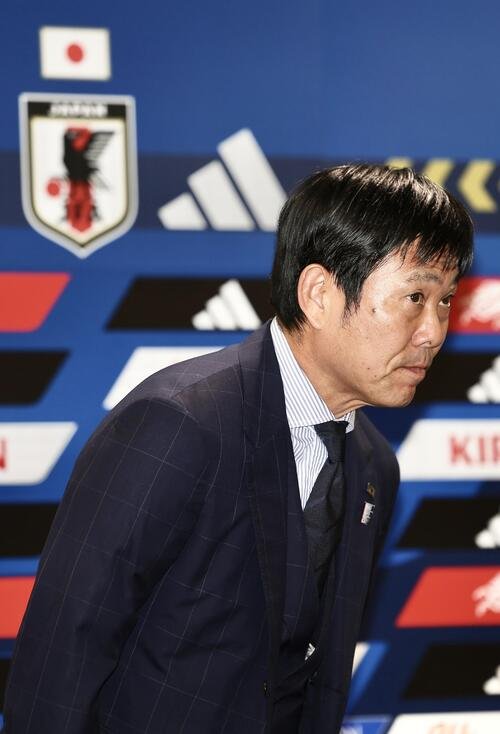 帰国会見に臨む森保一監督(撮影･河田真司)