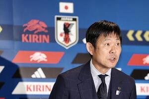 帰国会見に臨む森保一監督(撮影･河田真司)