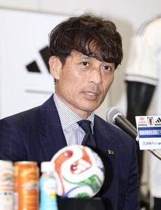 質問に答える宮本恒靖会長(撮影･河田真司)