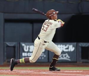 日本ハム対オリックス　1回裏日本ハム無死、本塁打を放つ水谷瞬(撮影･黒川智章)