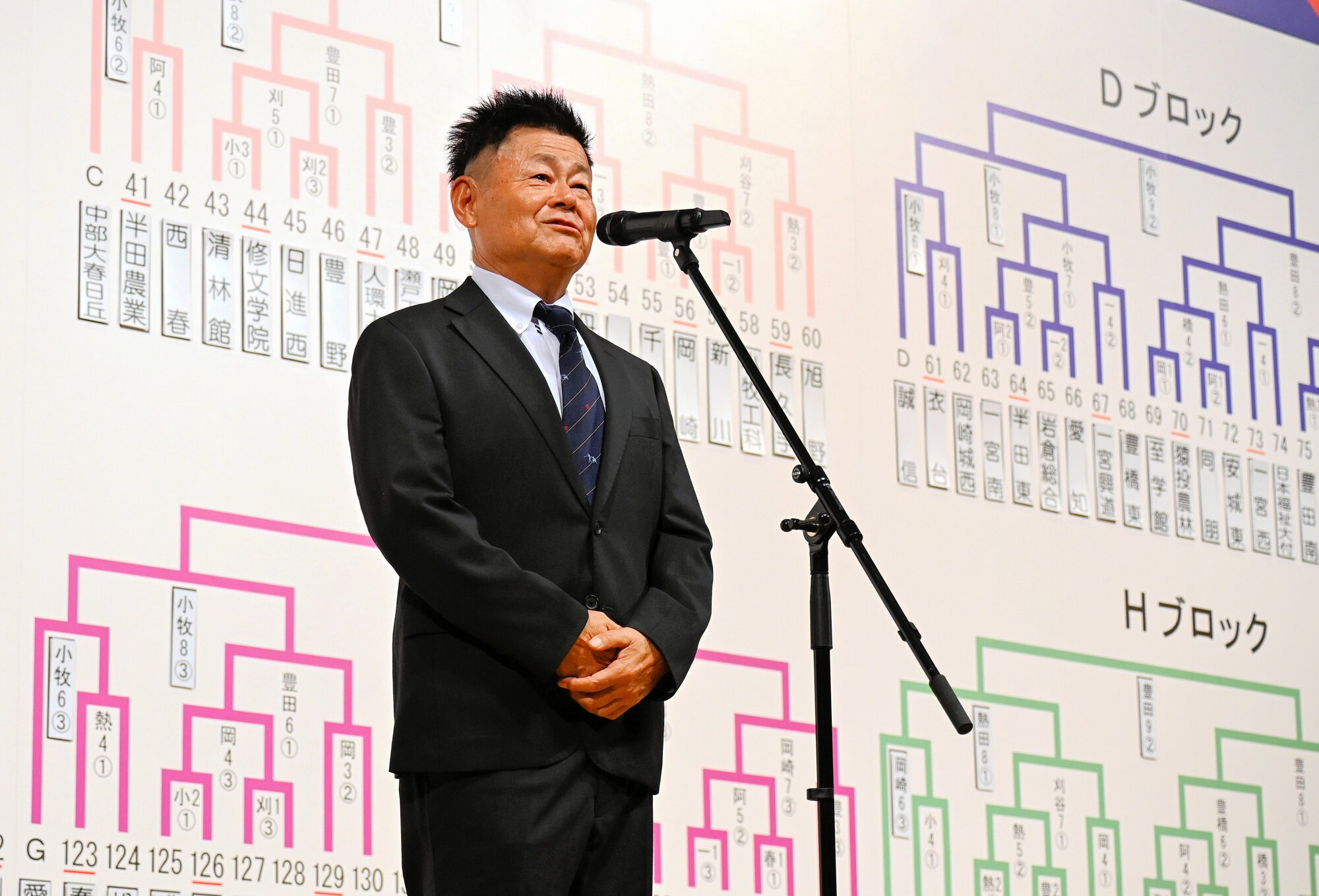育成功労賞の受賞スピーチをする柏原良教さん=2026年6月13日、愛知県刈谷市、山田優撮影