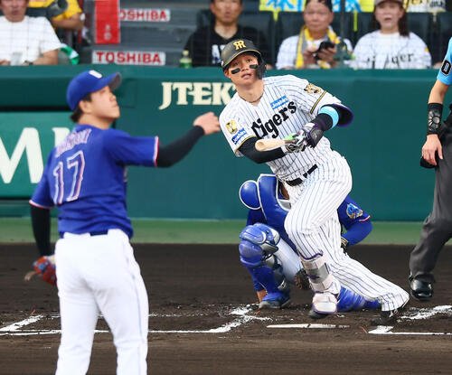 阪神対中日　1回裏阪神2死、森下翔太は先制本塁打を放つ。投手柳裕也(撮影･加藤哉)