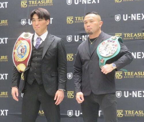 8月16日、東京･後楽園ホールで統一戦に臨むWBOアジア･パシフィック･スーパーウエルター級王者豊嶋亮太(左)と東洋太平洋同級王者緑川創