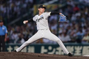 阪神対広島　4回表、阪神2番手でマウンドに上がり、プロ初登板する今朝丸裕喜(撮影･前田充)