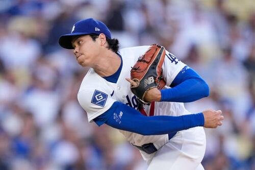 パドレス戦で力投するドジャース大谷翔平(AP)