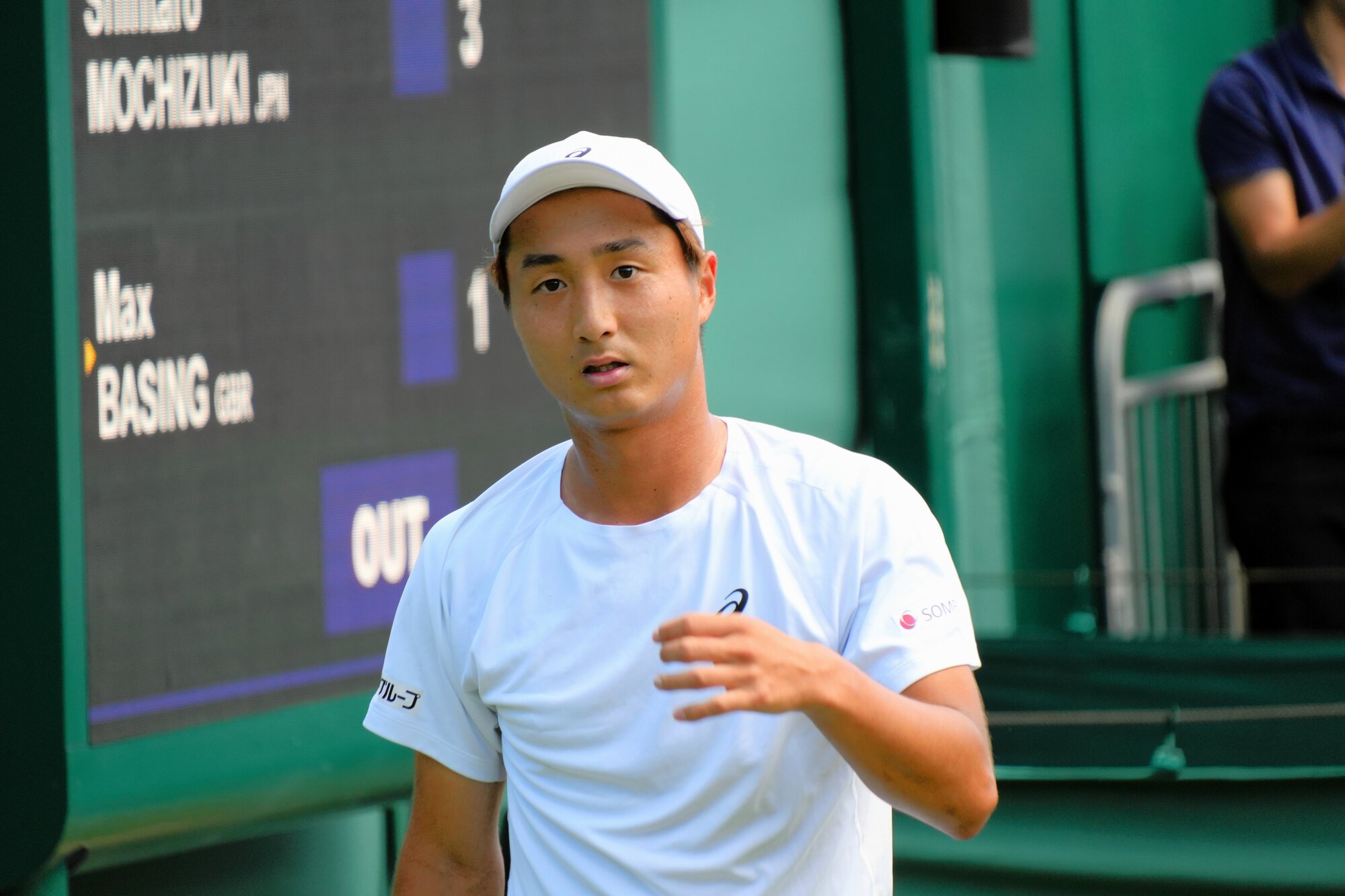 聖地で日本男子テニス3人目の快挙　望月慎太郎の主流派ではない戦法
