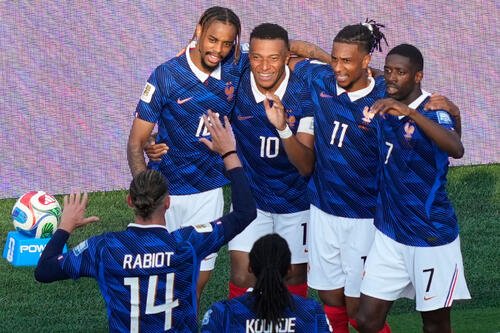決勝T1回戦でスウェーデンに快勝したフランス(AP)