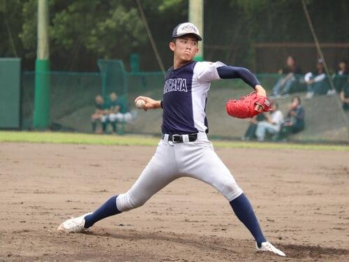 横浜対浦和学院　7回2安打2失点に抑えた先発の横浜、織田翔希(撮影･保坂淑子)