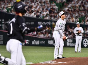 ソフトバンク対ロッテ　1回表ロッテ無死、藤原恭大に先頭打者本塁打を浴び、肩を落とす北斗(撮影･岩下翔太)