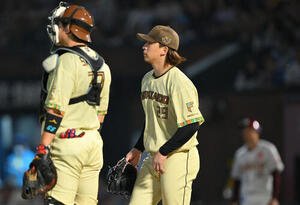 楽天対日本ハム　7回裏、降板する日本ハム先発の細野晴希(撮影･滝沢徹郎)