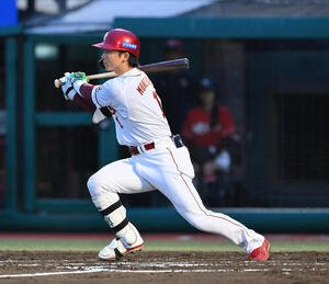楽天対日本ハム　3回裏楽天無死一塁、宗山塁は二塁内野安打を放つ(撮影･滝沢徹郎)