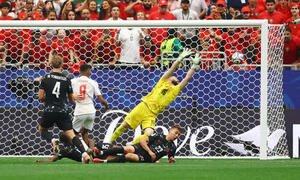 カナダ対モロッコ　後半、2点目となるゴールを決めたモロッコのウナヒ(中央)