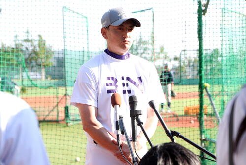 6月24日、取材に応じる花巻東･佐々木監督(撮影･木村有優)