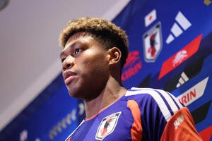 決勝トーナメント1回戦敗退から一夜明け、取材に応じるGK鈴木彩艶(2026年6月30日撮影)