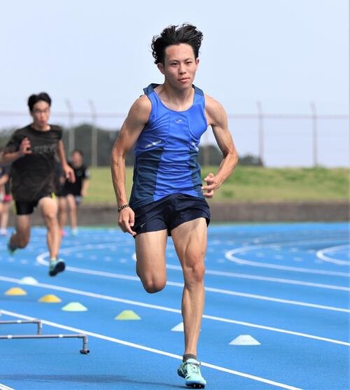 陸上男子短距離の清水空跳(2025年8月撮影)
