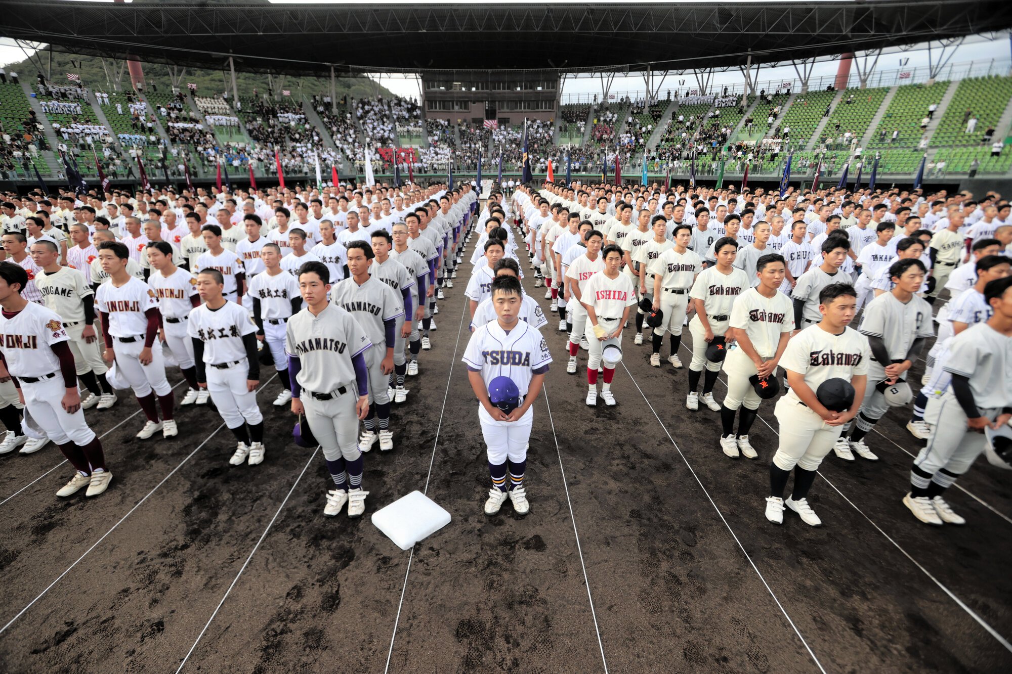 垣根越え、最高の夏に　高校野球香川大会、37校が参加して開会式