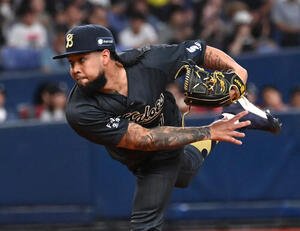 オリックス対西武　力投するオリックス先発のアンダーソン･エスピノーザ(撮影･石井愛子)