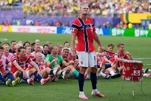 ノルウェーのハーランドが太鼓をたたき｢バイキング･ロー｣のパフォーマンス(AP)