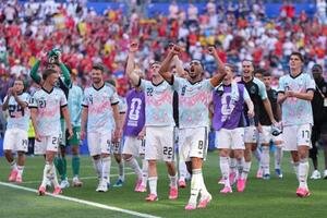 米国に勝利し喜ぶベルギー代表の選手たち(AP)