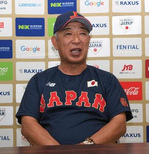 練習後に会見で意気込みを語る鈴木英之侍ジャパン大学代表監督(撮影･小島史椰)