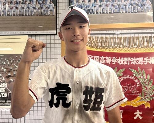 試合後、ガッツポーズする虎姫の中辻悠右