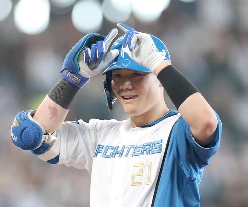 日本ハム対ソフトバンク　5回裏日本ハム1死一、二塁、適時打を放ちポーズをとる清宮幸太郎(撮影･黒川智章)　＃2026年6月20日･エスコンフィールド北海道