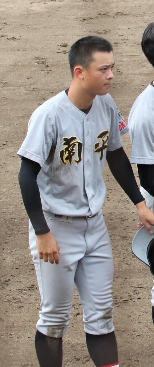 試合後、スタンドに向かって整列する南平･光辻拓馬(撮影･田島優大)＝2026年7月8日