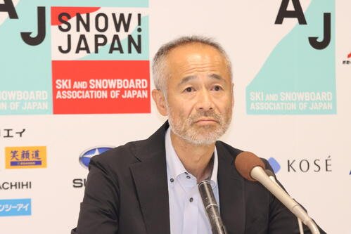 ノルディックスキー複合の30年五輪除外決定を受け、会見に臨む全日本スキー連盟河野孝典競技本部長