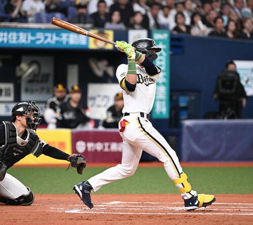 オリックス対ソフトバンク　10回裏オリックス1死一、二塁、右翼線にサヨナラ適時二塁打を放つ宗佑磨(撮影･和賀正仁)＝2026年7月8日、京セラ　