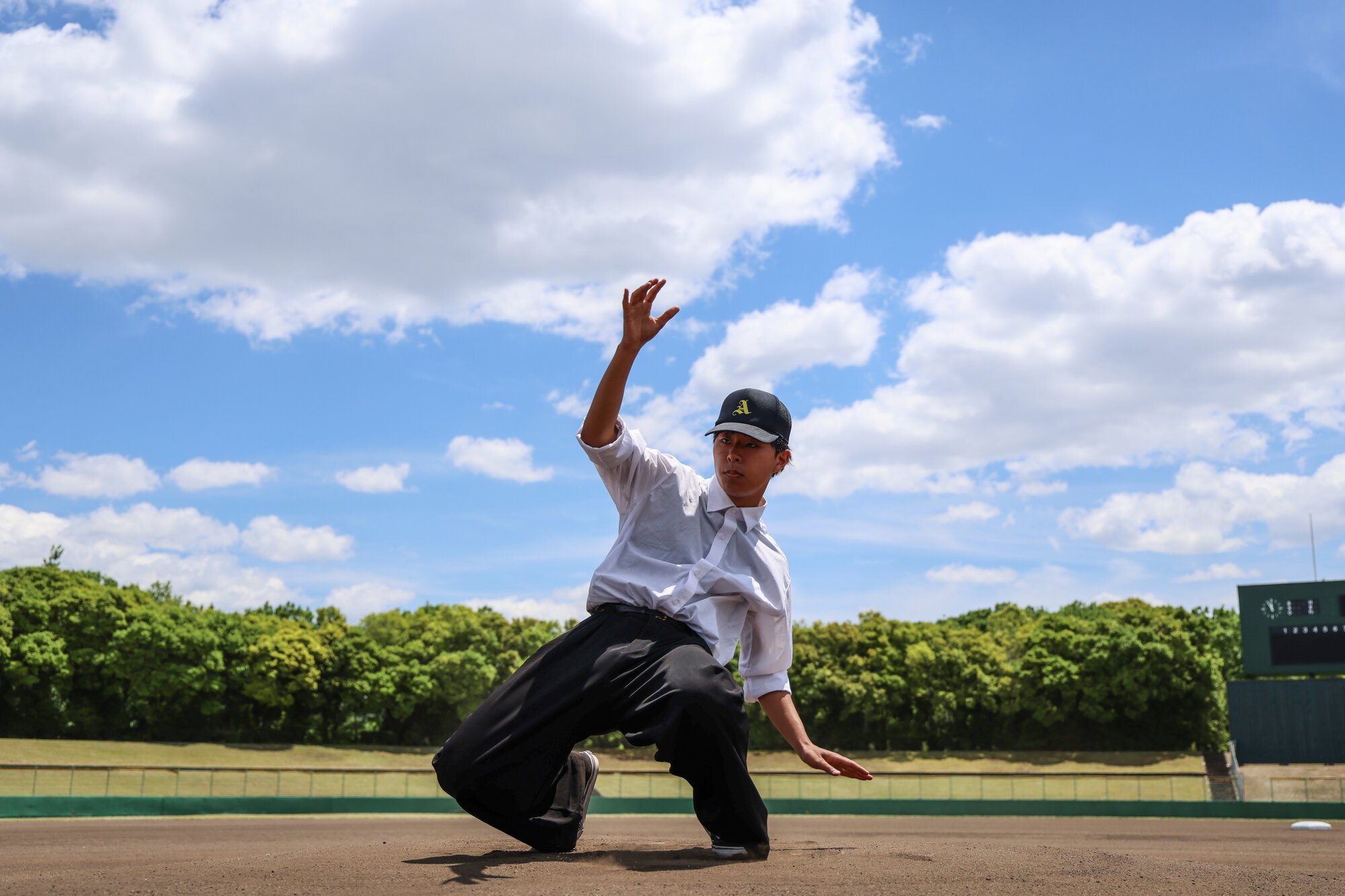 夏の全国高校野球選手権大会のCM撮影で踊る箕面高校ダンス部の生徒=大阪府吹田市、米田怜央撮影