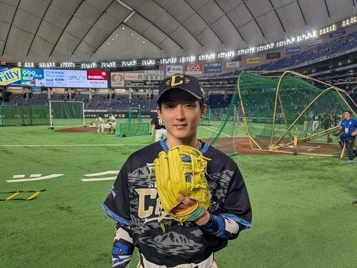 浦田俊輔のオールスター用の黄色いグラブ