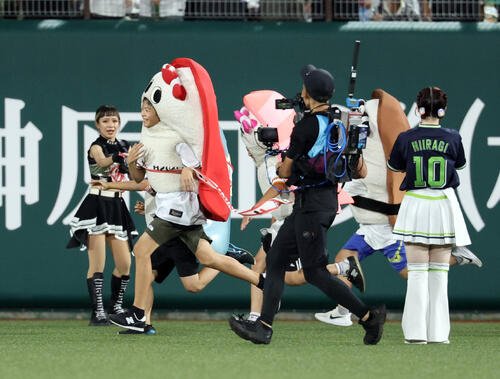 全パ対全セ　すしレースはマグロの勝利(撮影･浅見桂子)