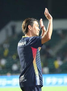 C大阪対ドルトムント　試合後、場内一周を行い、C大阪香川真司はスタンドに笑顔で手を振る(撮影･西尾就之)