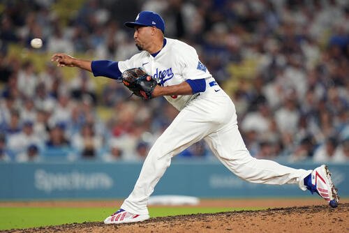 マリナーズ戦9回に登板するドジャース守護神のディアス(AP)