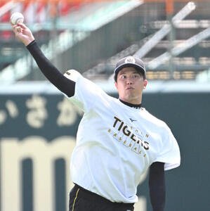 キャッチボールをする阪神才木浩人(撮影･石井愛子)