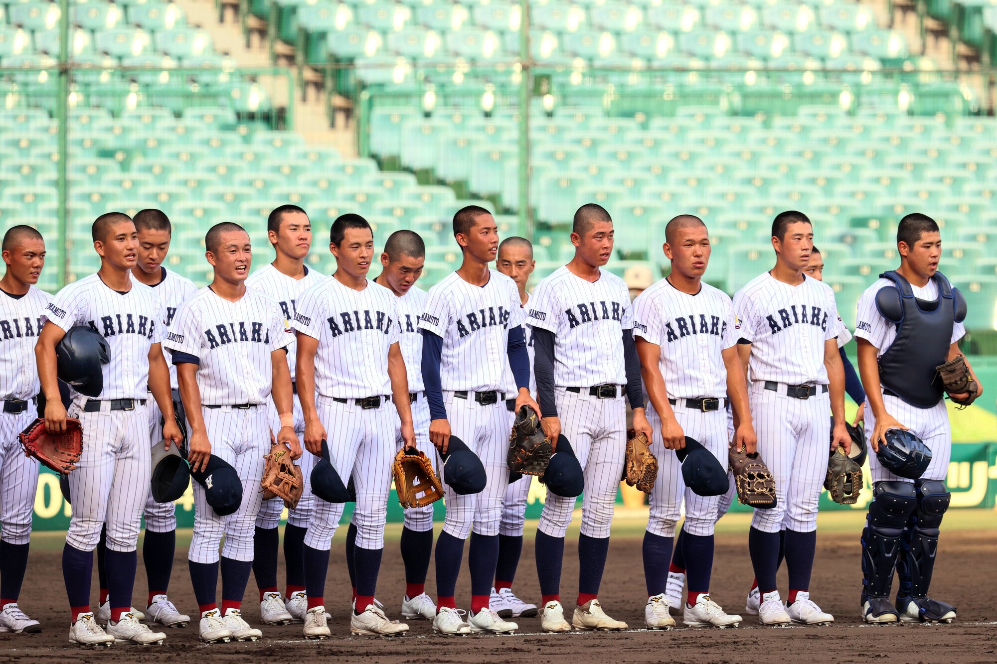 阪神甲子園球場の練習で、整列する有明の選手たち=2026年7月31日午後4時42分、阪神甲子園球場、木子慎太郎撮影