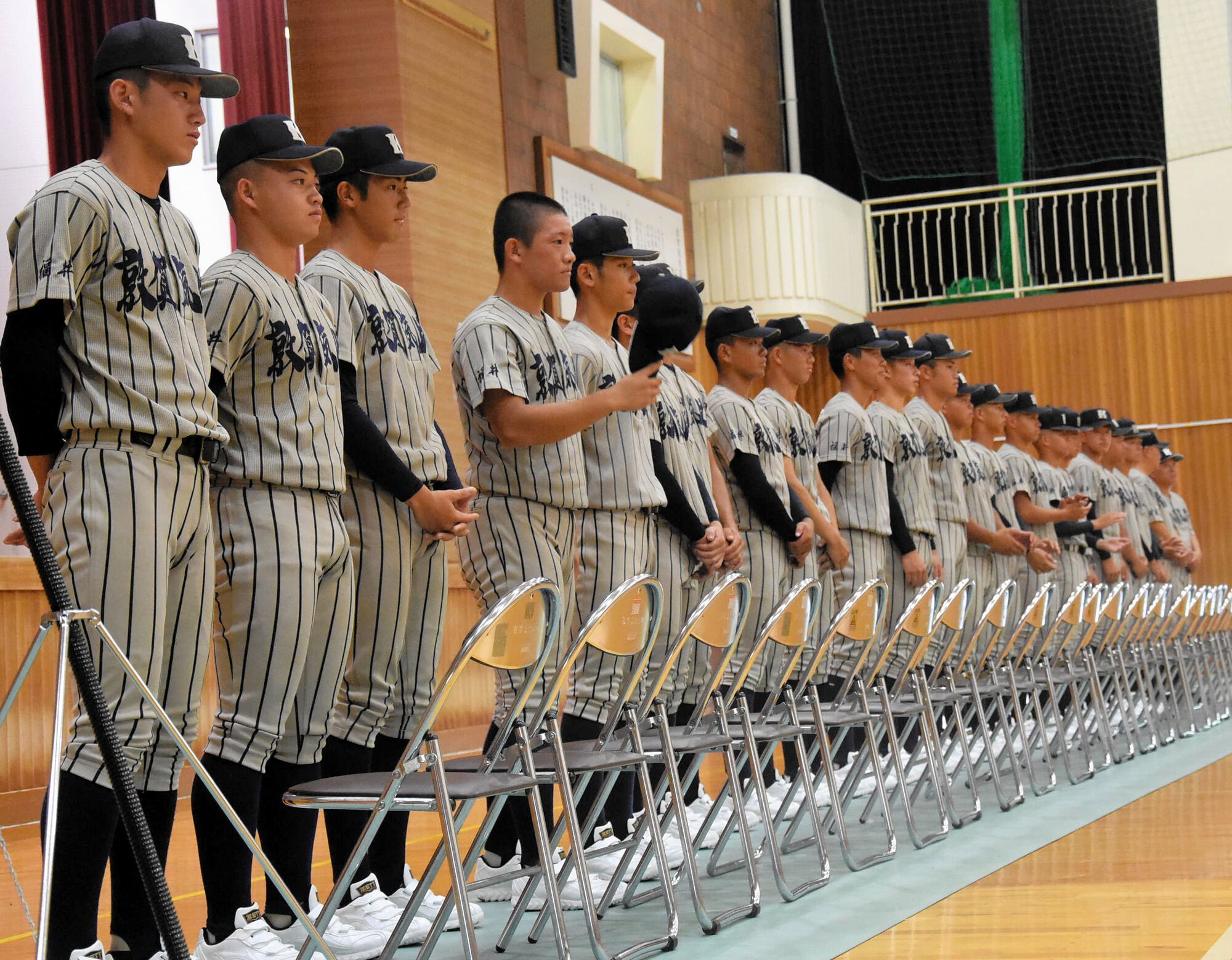 壮行式では、選手たちが一言ずつ意気込みを語った=2026年7月31日午前9時22分、福井県敦賀市沓見の敦賀気比高校、八百板一平撮影