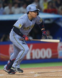 ヤクルト対阪神　7回表阪神2死二、三塁、2点適時打を放つ大山悠輔(撮影･水谷安孝)