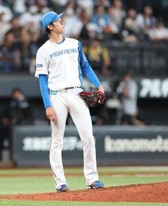 日本ハム対ロッテ　9回表、佐藤都志也に2点本塁打を浴びる福島蓮(撮影･黒川智章)