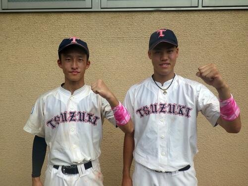 横浜都筑に選手権初勝利を呼び込んだ先制犠飛の星澤主将(左)と好投した平林
