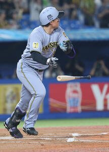 ヤクルト対阪神　3回表阪神1死一塁、2点本塁を放つ森下翔太(撮影･水谷安孝)