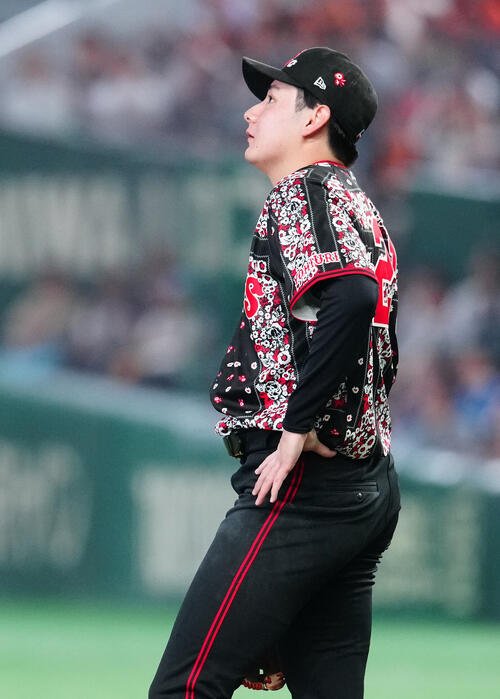 巨人対DeNA 2回表DeNA1死満塁、宮下朝陽に満塁本塁打を浴びる竹丸和幸(撮影･江口和貴)