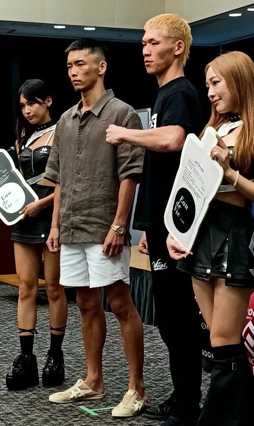 バズーカ巧樹(左)と吉田凛汰朗