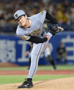 ヤクルト対阪神　阪神3番手で登板し力投する木下里都(撮影･増田悦実)