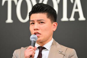 WBC世界スーパーフライ級王座決定戦が決まり会見に臨む坪井智也(撮影･滝沢徹郎)