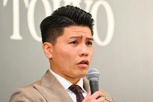 WBC世界スーパーフライ級王座決定戦が決まり会見する坪井智也(撮影･滝沢徹郎)