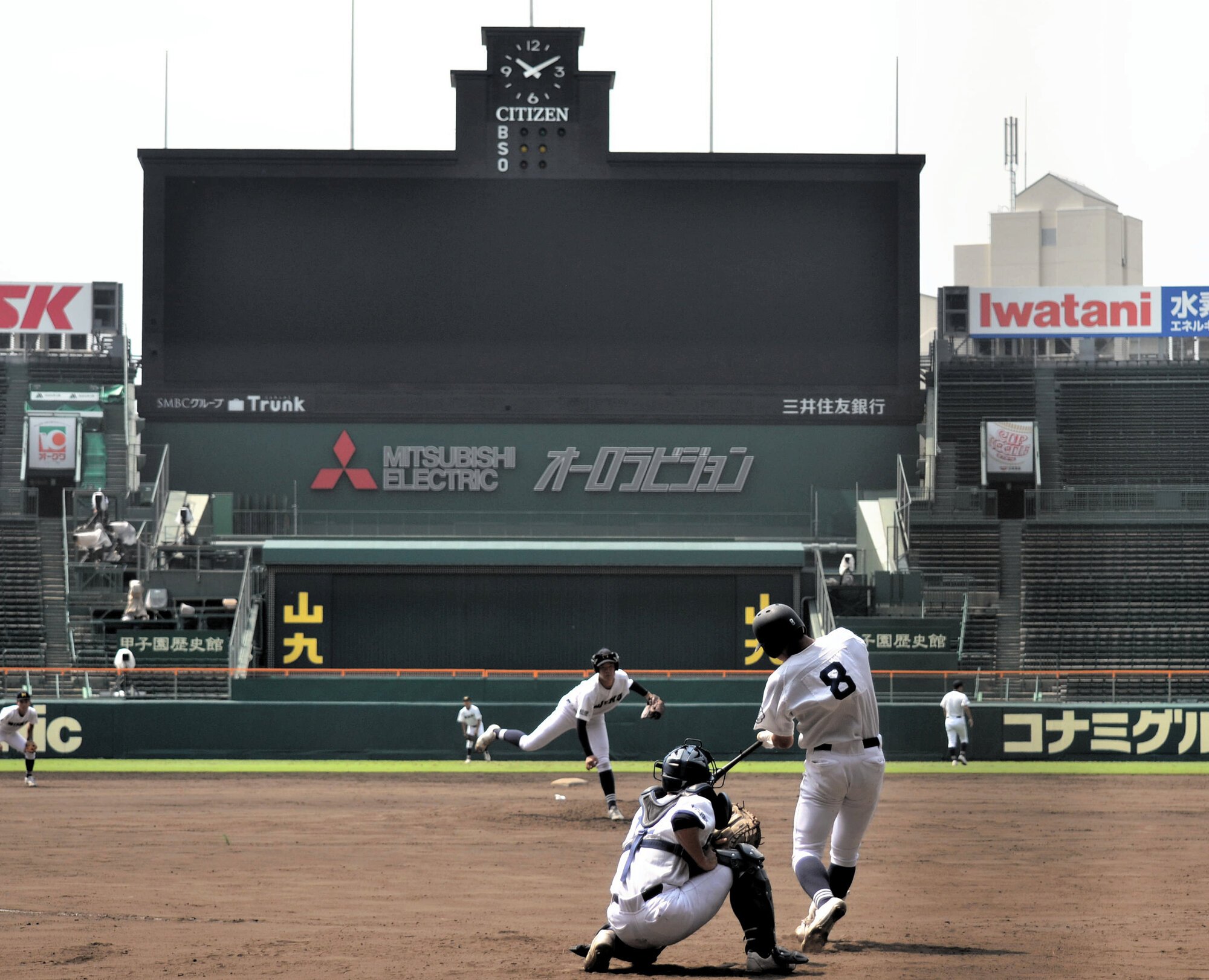 シート打撃にのぞむ三重=2026年8月3日、阪神甲子園球場、本井宏人撮影