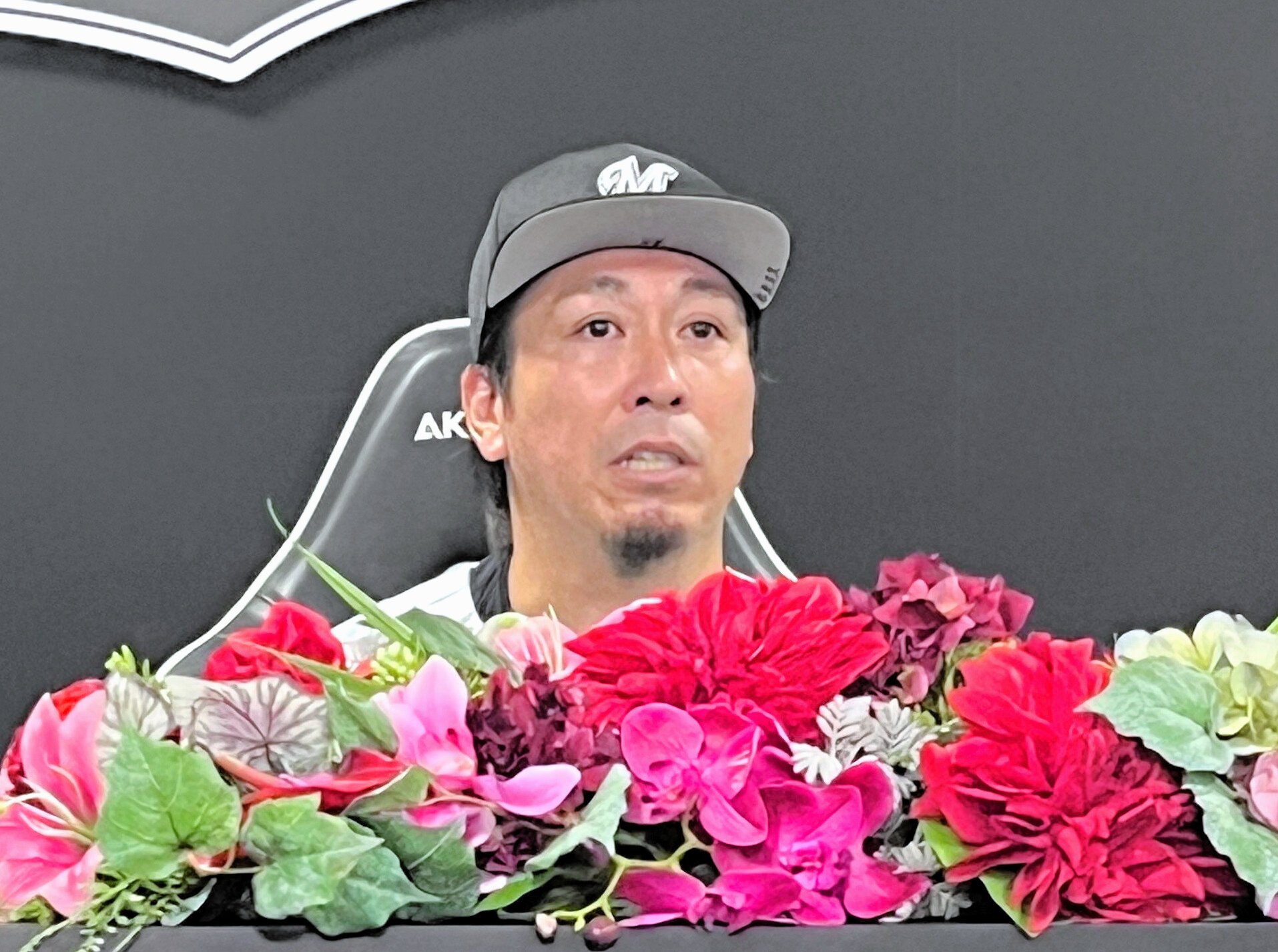 プロ通算250セーブを達成し、記者会見に臨むロッテの益田直也=ZOZOマリンスタジアム