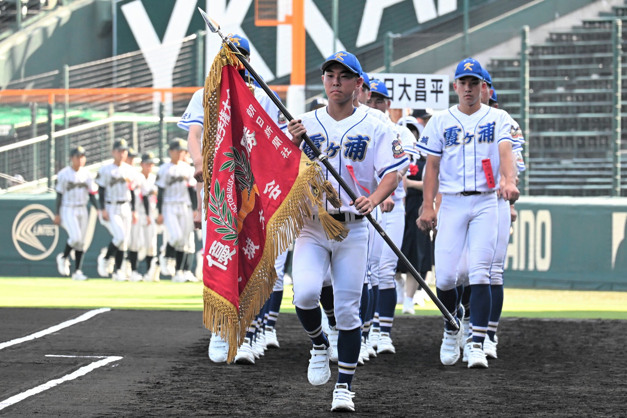 開会式のリハーサルに参加する霞ケ浦の選手たち=2026年8月4日午後4時18分、兵庫県西宮市、後藤隆之撮影
