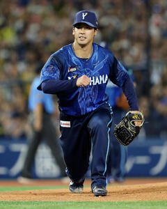 DeNA対阪神　7回表阪神2死一、二塁、前川右京を空振り三振に抑えガッツポーズする尾形崇斗(撮影･河田真司)